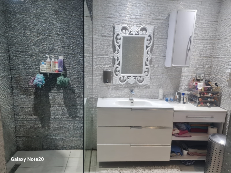 4 Bedroom Property for Sale in Zinniaville North West